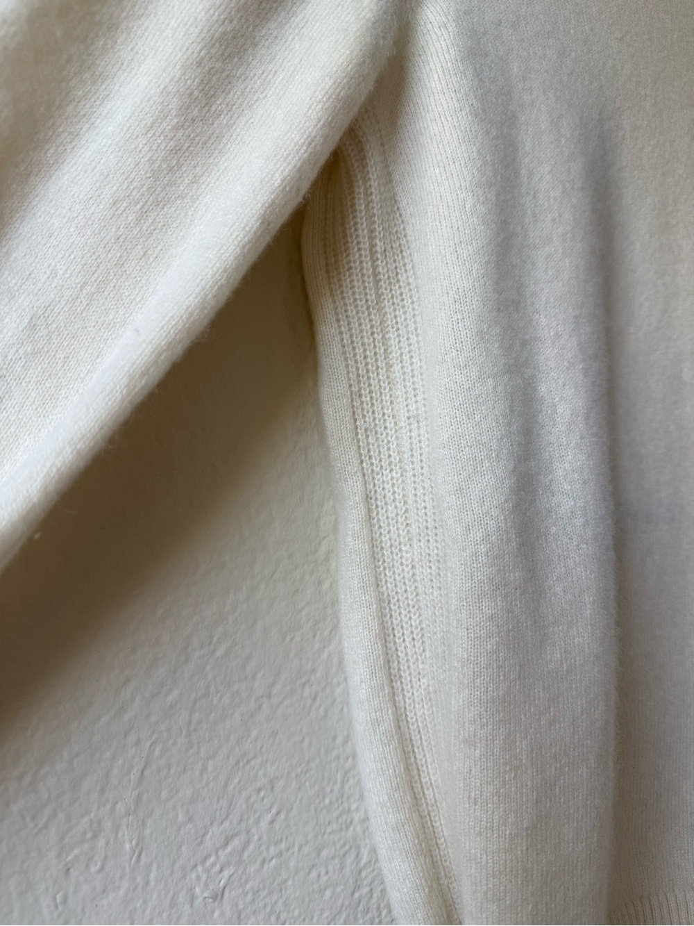 Uniqlo 100% cashmere Cream Crew Neck Sweater - Picture 4 of 11